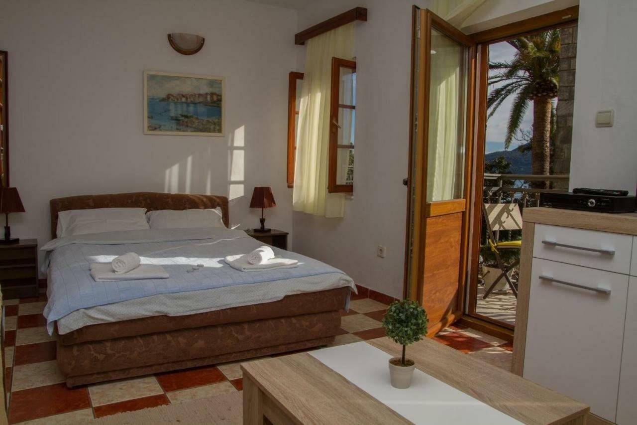 Apartmani Skver Sanja ヘルツェグ・ノヴィ エクステリア 写真