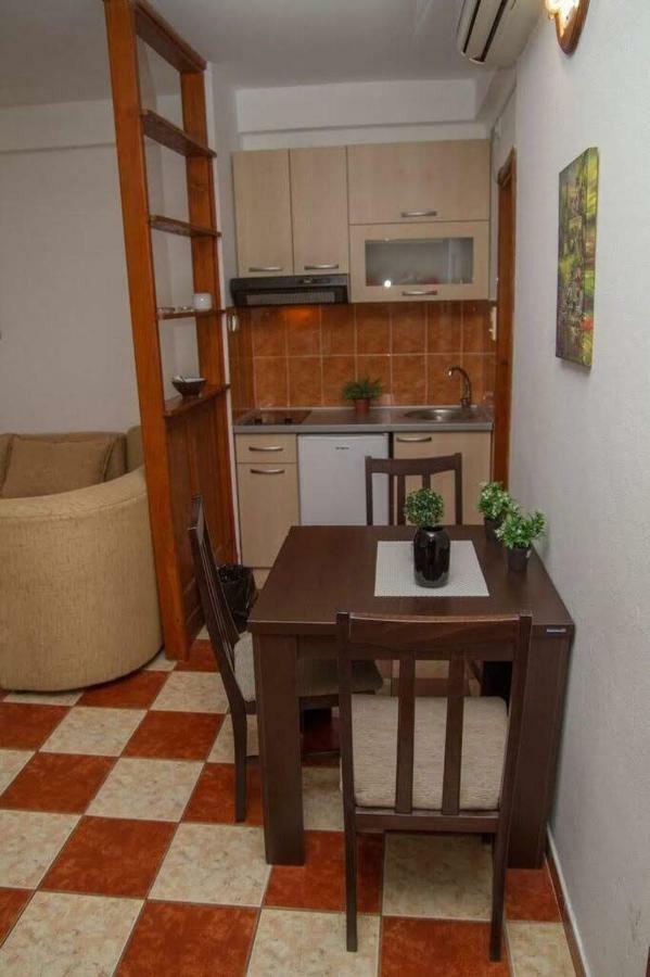 Apartmani Skver Sanja ヘルツェグ・ノヴィ エクステリア 写真