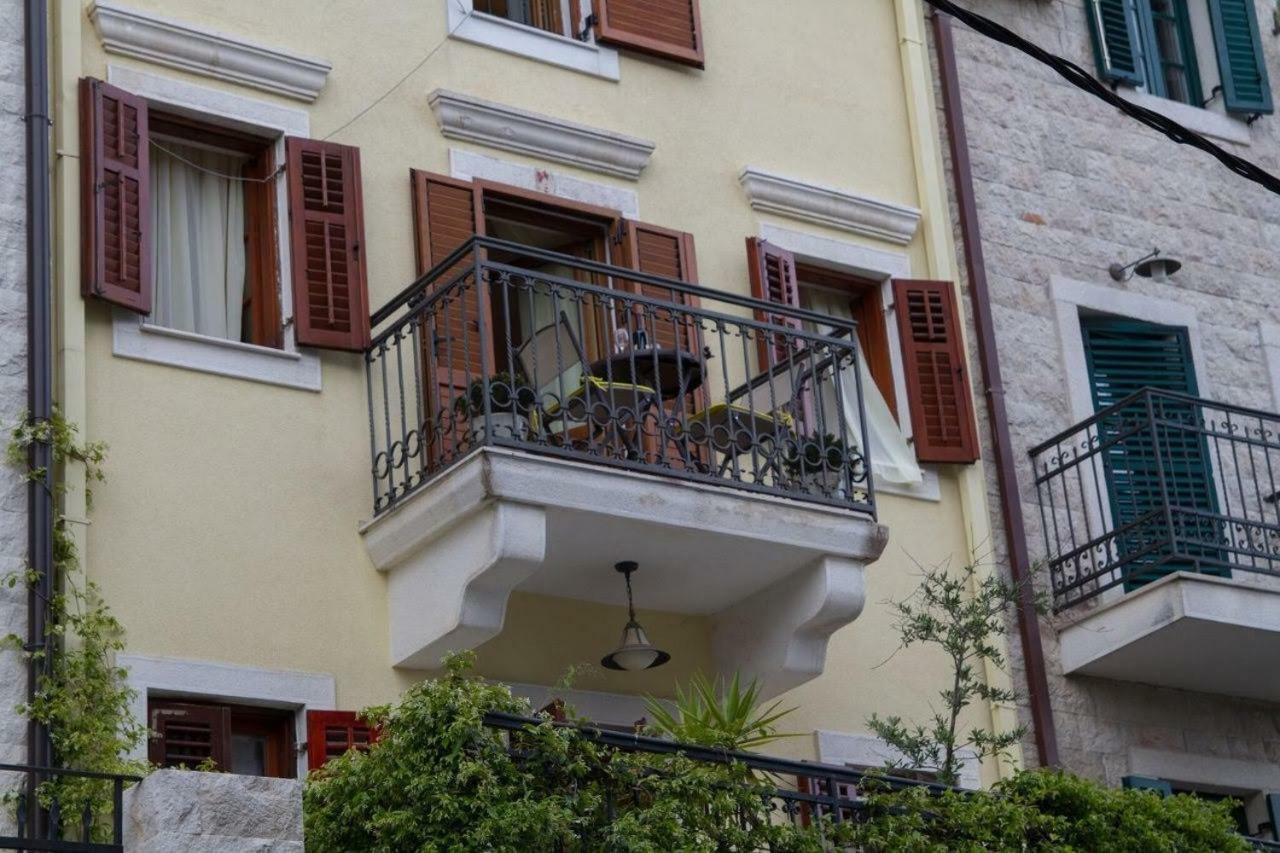 Apartmani Skver Sanja ヘルツェグ・ノヴィ エクステリア 写真